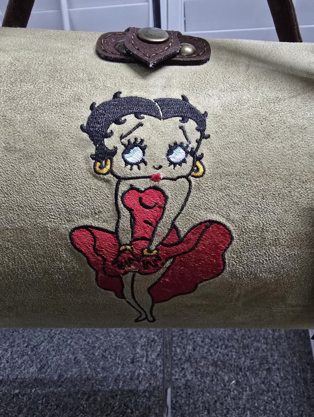 Betty Boop Faux Suede Tan Wood Barrel Bag with Red Embroidered Accent (NWT) - Picture 3 of 12